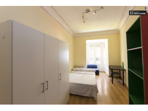 Gran habitación con cama doble en alquiler en Madrid C...