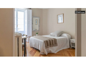 Habitaciones en apartamento de 4 habitaciones en Madrid