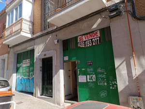 Venta de Local en Calle Ramón Luján, Usera, Madrid