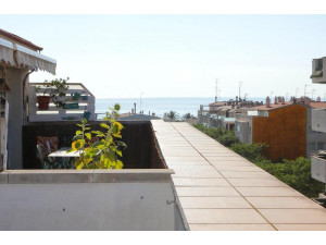 Fantastico duplex con terraza y vistas al mar.