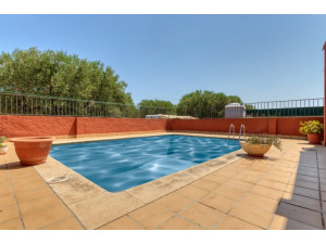 Casa Unifamiliar con piscina, con 369 m2 construidos so...