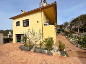 Casa en venta en Castellet i la Gornal - Urbanización ...