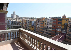 Apartamento con amplio balcón vistas al rio, casco ant...