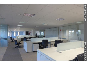 Oficina ubicada en el Parque Empresarial Can Sant Joan ...