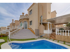 Villa de 106 m2 con piscina privada, 3 habitaciones, 2 ...
