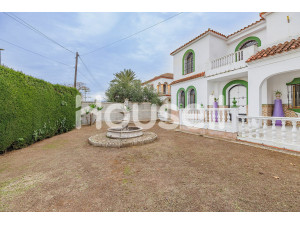 Casa en venta de 288 m² Avenida Sombrero de Tres Picos...