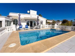 Villa en una zona tranquila con piscina privada en Calp...