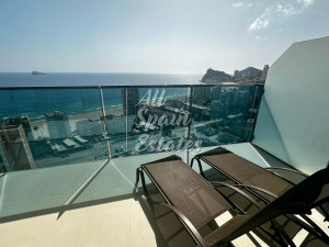 Moderno apartamento en la playa Poniente con licencia t...