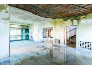 Casa en venta de 799 m² Avenida Villafranca, 24300 Bem...