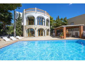 Amplia villa con piscina privada a 200 m de la playa, s...