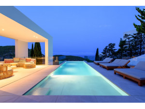 Espectacular villa moderna con vistas al mar