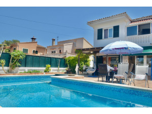Amplia villa con piscina en El Toro en venta