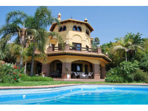 Beautiful villa for sale in Monte de los Almendros with...