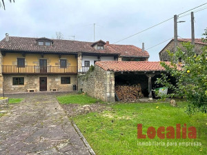 Casa / Chalet en venta en Corvera de Toranzo de 450 m2