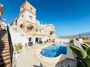 Villa de lujo ubicada en la urbanización Viña Málaga...
