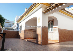 CH595 INDEPENDENT HOUSE IN THE CENTER OF CHIPIONA. RENT...