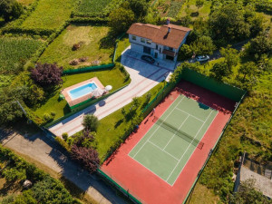 Espectacular casa con piscina, pista de tenis, gimnasio...