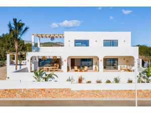 Villa estilo Ibiza lista para entrar a vivir con vistas...