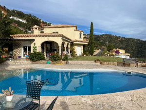 Preciosa casa con jardín y piscina privada con vistas ...