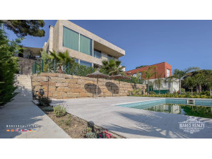Villa de lujo de 2 plantas con piscina en barrio Montgo...