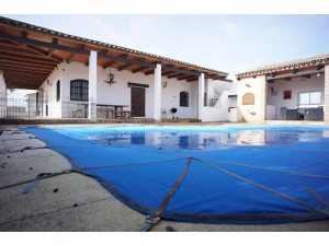 CH118. NICE COUNTRY HOUSE IN CHIPIONA. Rent €1600