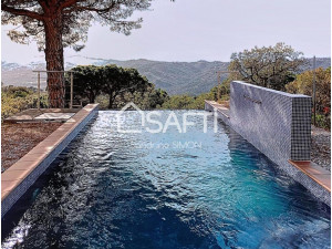 Casa con piscina desbordante y preciosas vistas despeja...