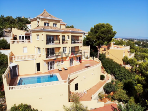 Traditional Villa with Panoramic Views of Dénia