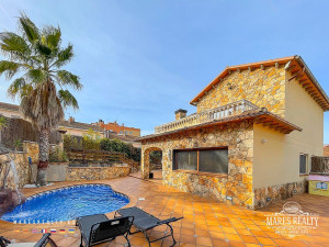 Casa con piscina en la zona de Els Pavos con licencia t...