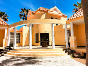 Villa de Lujo en Corralejo Playa