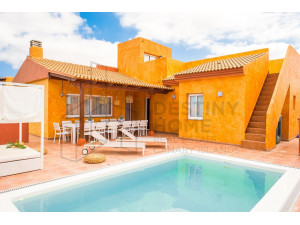 Se vende extraordinaria Villa en Corralejo con vistas a...