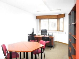 Centro de León oficinas amuebladas.