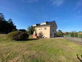 Chalet con extensa finca en Porcar (Cee)