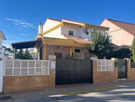 Chalet en Calle Hernán Cortés