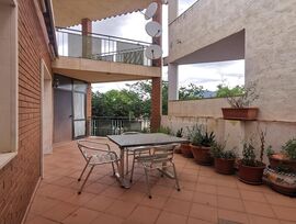 Casa con gran terraza y 4 habitaciones en Roses