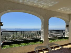 ¡Casa para Reformar con Increíbles Vistas al Mar!