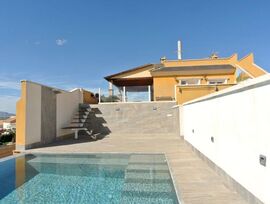 Excepcional vivienda con establecimiento comercial