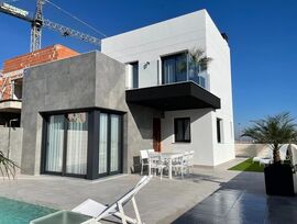 Nuevas villas con piscina en Torrevieja