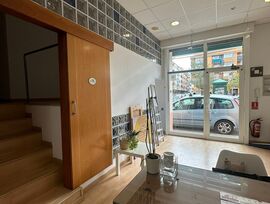 Local en Av del Carmen, 5 en perfecto estado de conservación.