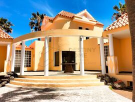 Villa de Lujo en Corralejo Playa