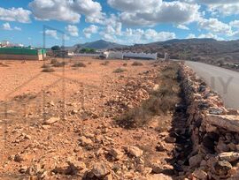 Espectacular parcela de 2500 m2 con proyecto y licencia en el Valles de Ortega