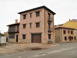 CASA NUEVA EN ALCOROCHES, JUNTO A LA SIERRA DE ALBARRACÍN.