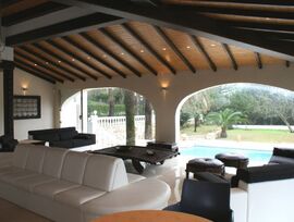 VILLA DE LUJO CERCA DEL PUEBLO