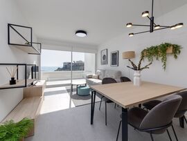 Apartamentos de alta calidad con diseño vanguardista a escasos metros de la playa de Villa Joyosa y vistas al mar.