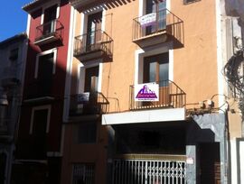 CASA HISTORICA EN PLENO CENTRO Y LOCAL COMERCIAL