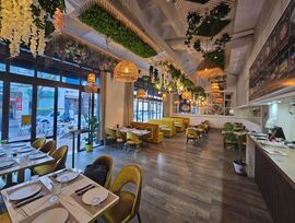 SE VENDE RESTAURANTE ALQUILADO EN PUERTO BANUS ! INVERSION!