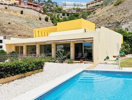 VILLA DE LUJO CON DISEÑO DE ESTILO MODERNO a 6 kilómetros de Nerja en Torrox Costa.
