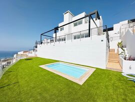 Villas de lujo de estilos modernos en la urbanización Balcones del Peñoncillo en Torrox Costa.