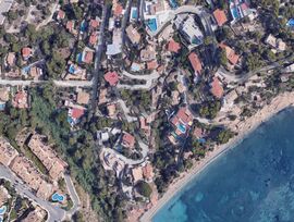 Parcela urbana cerca del mar en Altea