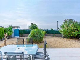 Amplio apartamento con  parcela independiente y vistas al mar en venta en  Mascarat, Altea