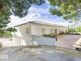Chalet con dos viviendas independientes en Altea, cerca del Campo de Golf